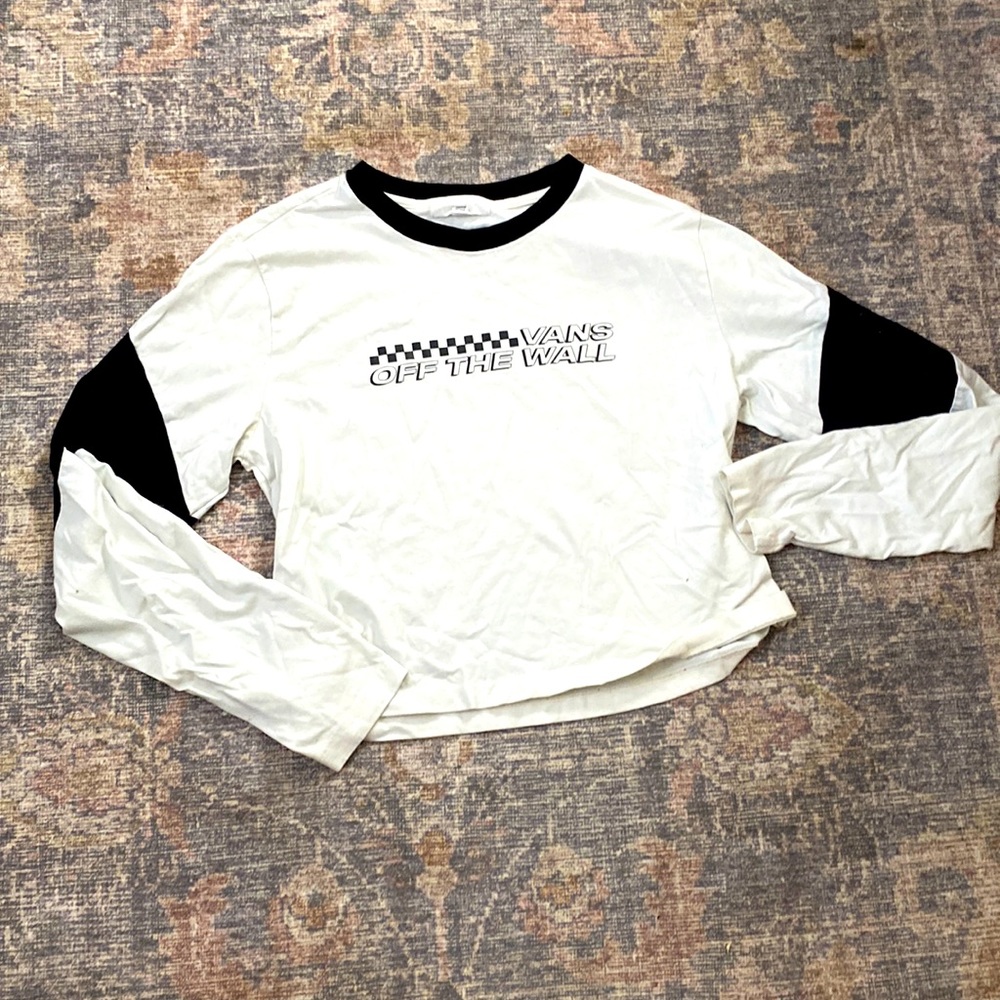 Vans off the wall long sleeve tee, super comfy and stylish. No stains worn once!